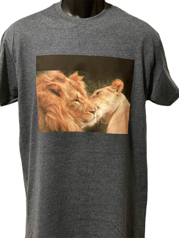 J & E D | Lions Kiss T-Shirt | Men